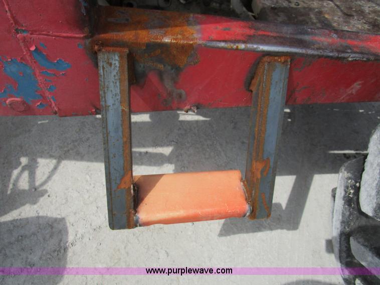 image for item D2390 Massey-Ferguson 285 tractor