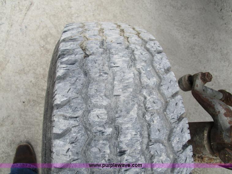 image for item D2390 Massey-Ferguson 285 tractor