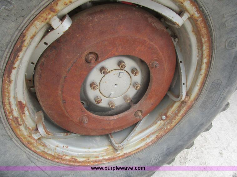 image for item D2390 Massey-Ferguson 285 tractor