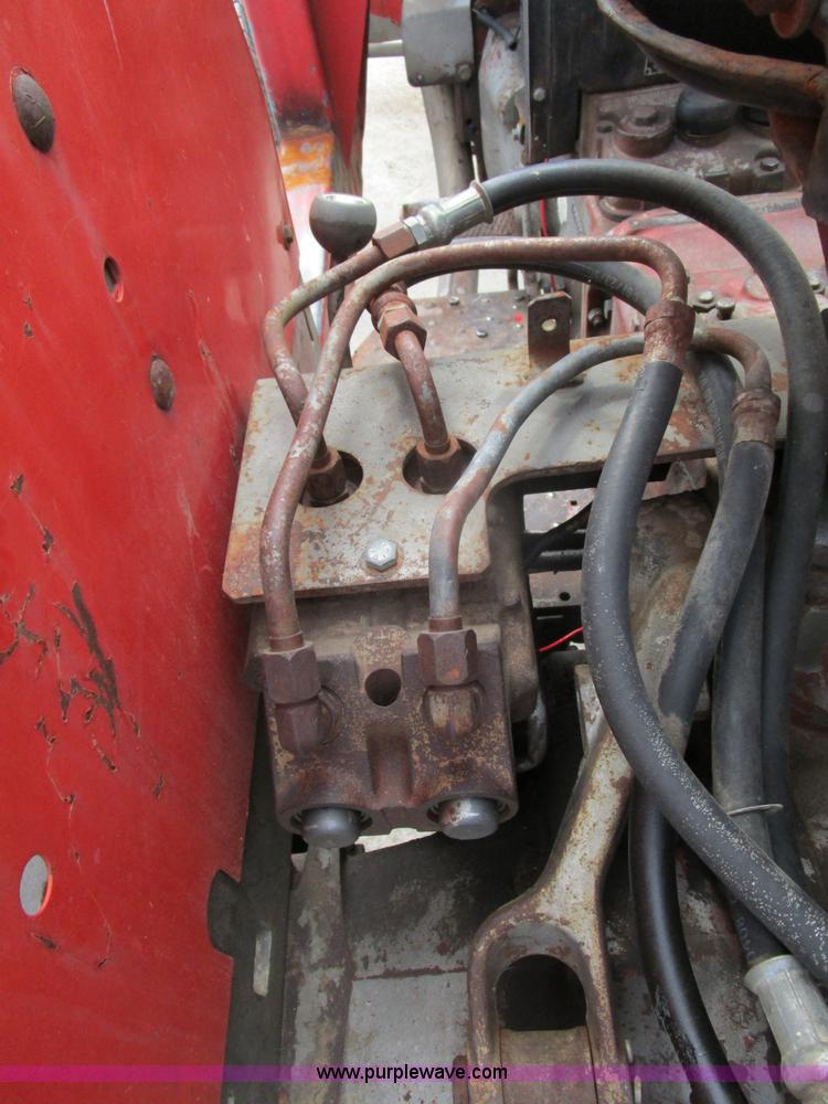 image for item D2390 Massey-Ferguson 285 tractor
