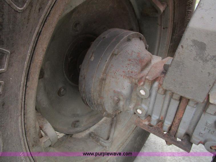 image for item D2390 Massey-Ferguson 285 tractor