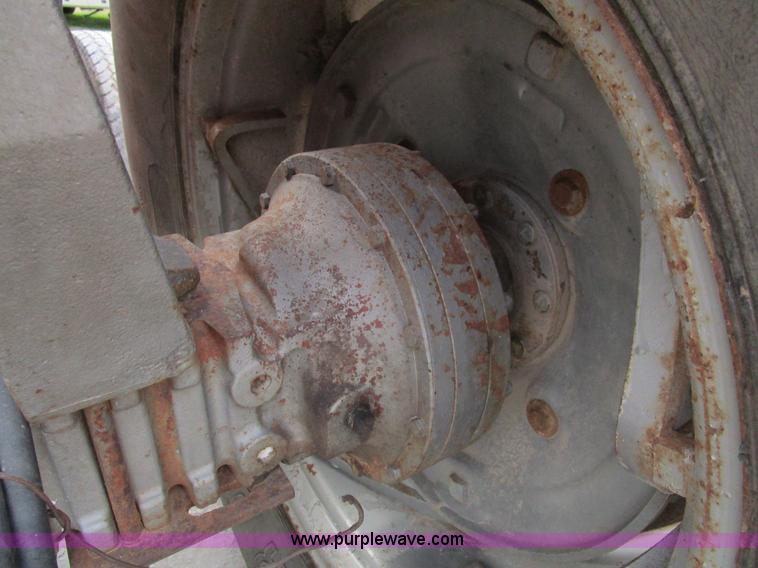 image for item D2390 Massey-Ferguson 285 tractor