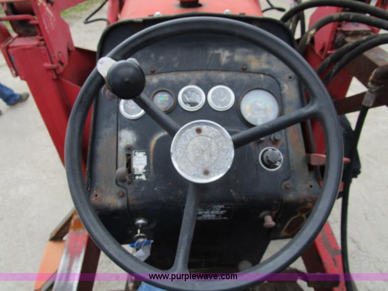 image for item D2390 Massey-Ferguson 285 tractor