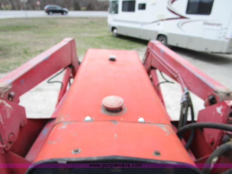 image for item D2390 Massey-Ferguson 285 tractor
