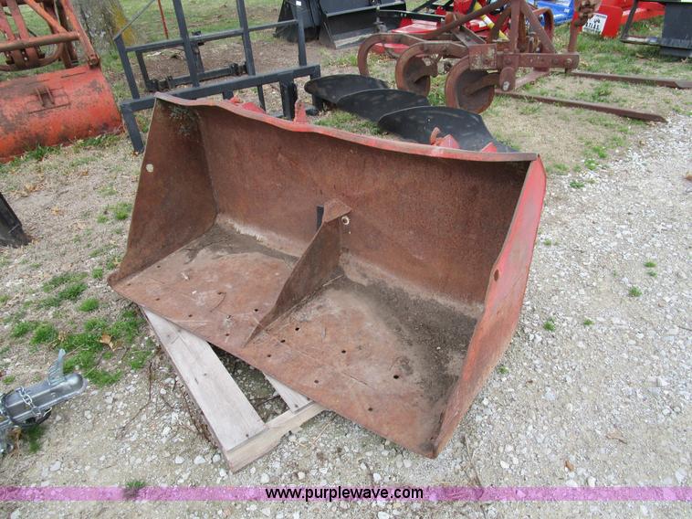 image for item D2390 Massey-Ferguson 285 tractor