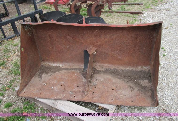 image for item D2390 Massey-Ferguson 285 tractor