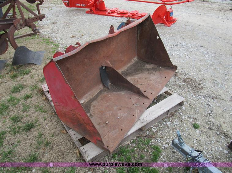 image for item D2390 Massey-Ferguson 285 tractor