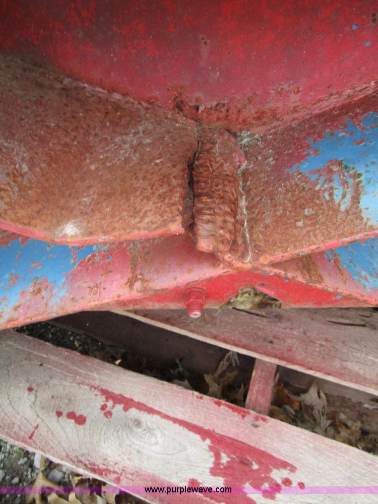 image for item D2390 Massey-Ferguson 285 tractor