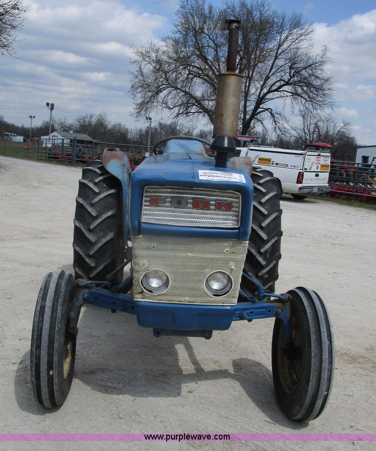 image for item D2391 Ford 2000 tractor