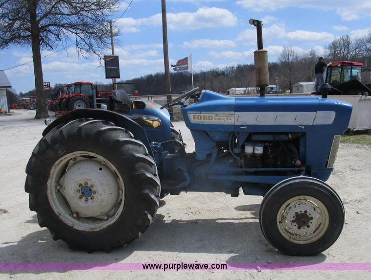 image for item D2391 Ford 2000 tractor