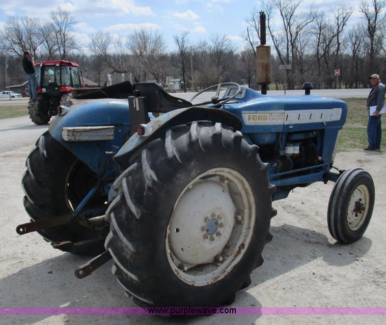 image for item D2391 Ford 2000 tractor
