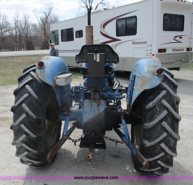 image for item D2391 Ford 2000 tractor