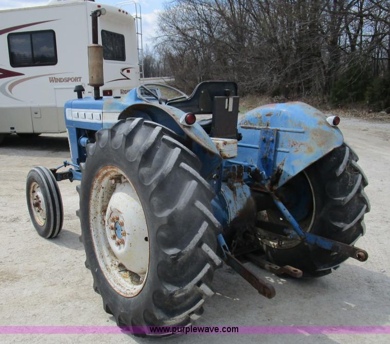 image for item D2391 Ford 2000 tractor