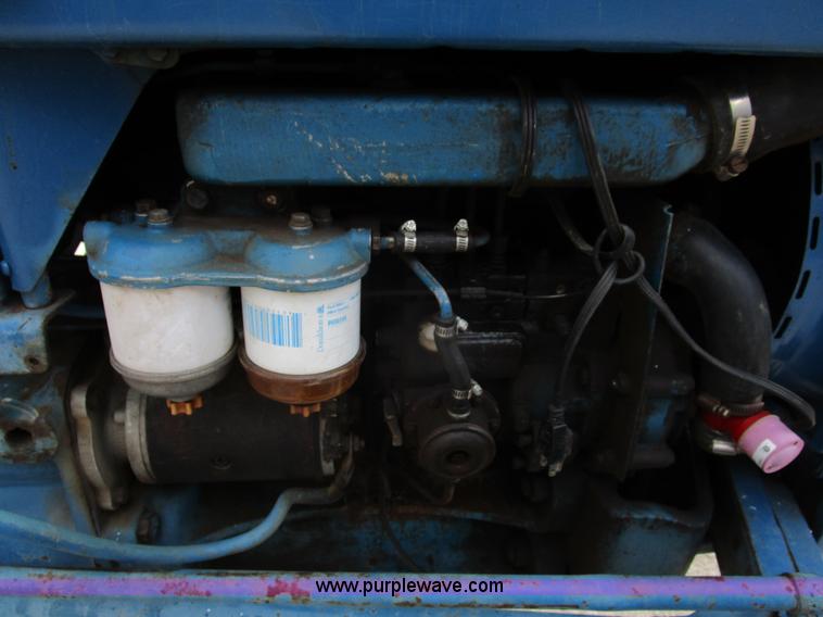 image for item D2391 Ford 2000 tractor
