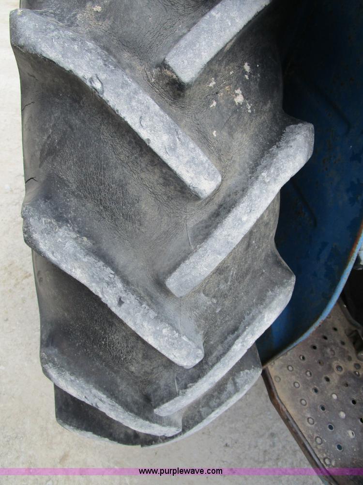 image for item D2391 Ford 2000 tractor