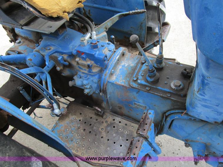 image for item D2391 Ford 2000 tractor