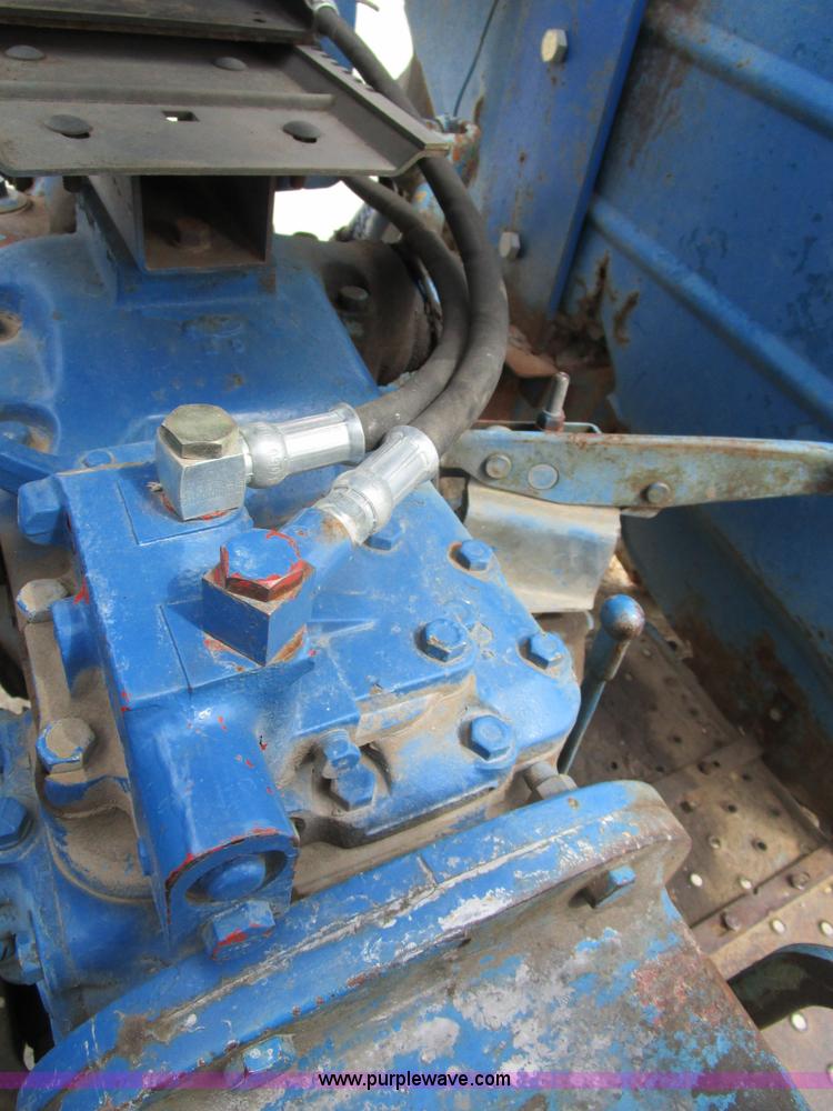 image for item D2391 Ford 2000 tractor