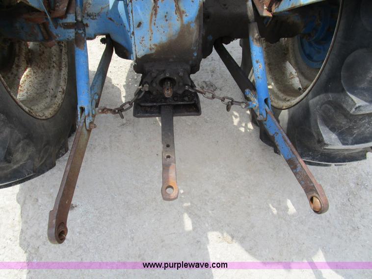 image for item D2391 Ford 2000 tractor