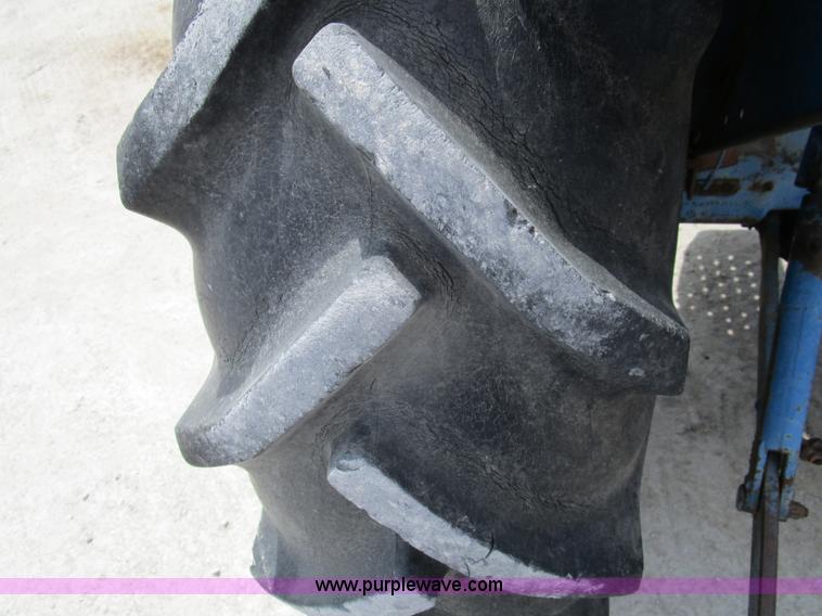 image for item D2391 Ford 2000 tractor