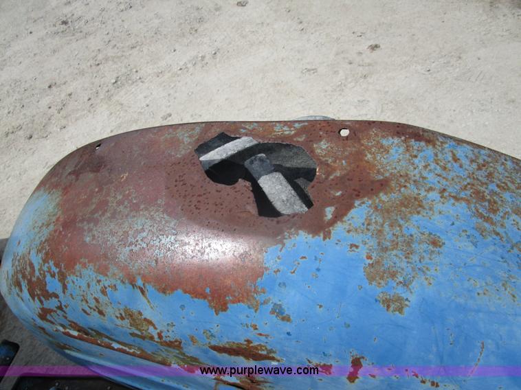 image for item D2391 Ford 2000 tractor