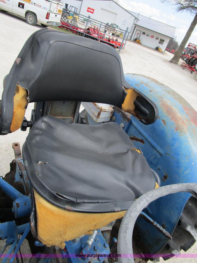 image for item D2391 Ford 2000 tractor