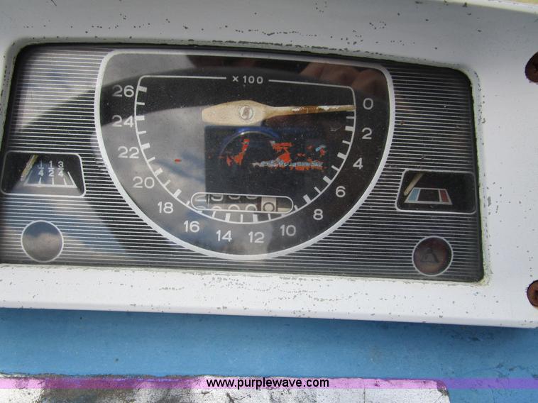 image for item D2391 Ford 2000 tractor