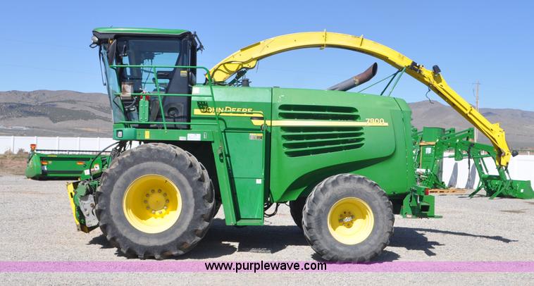 image for item F2266 2006 John Deere 7800 forage harvester
