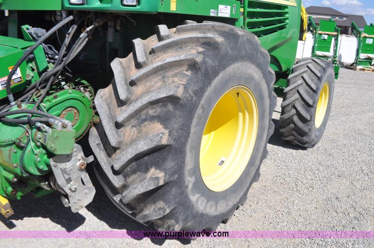 image for item F2266 2006 John Deere 7800 forage harvester