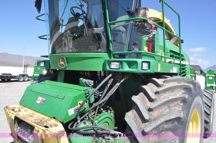 image for item F2266 2006 John Deere 7800 forage harvester
