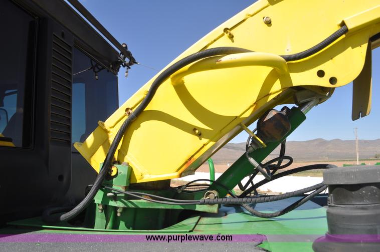 image for item F2266 2006 John Deere 7800 forage harvester