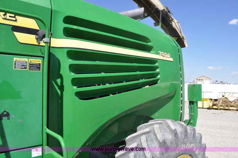 image for item F2267 2007 John Deere 7800 forage harvester