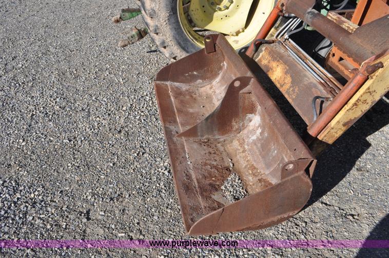 image for item F2269 Allis Chalmers 160 tractor