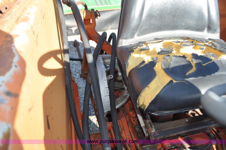 image for item F2269 Allis Chalmers 160 tractor