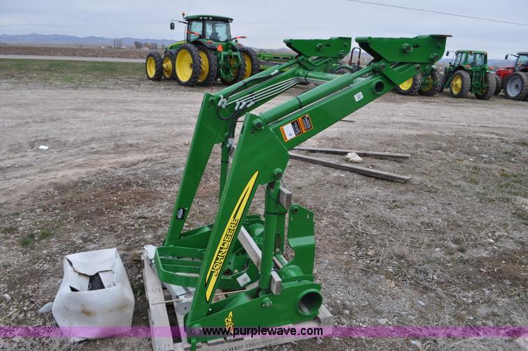 image for item F2282 John Deere 512 tractor loader