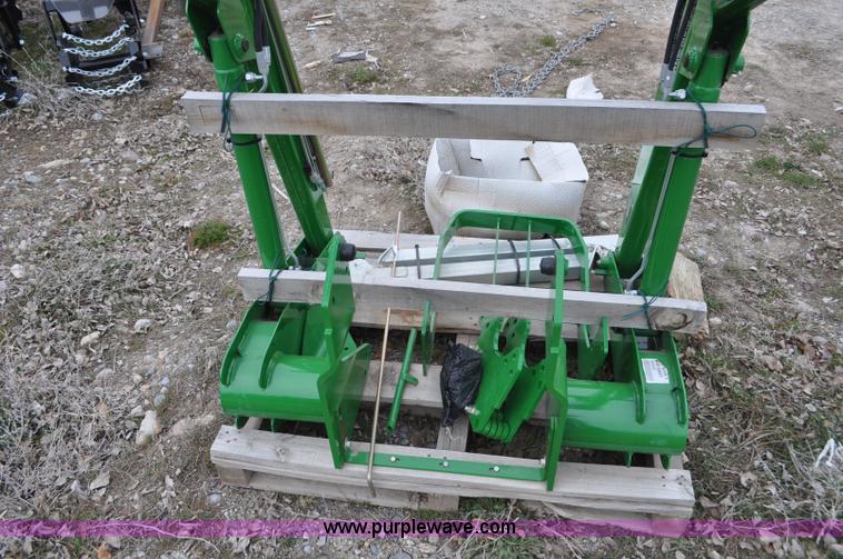 image for item F2282 John Deere 512 tractor loader