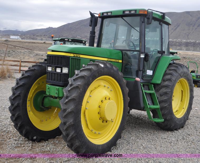 image for item F2292 2000 John Deere 7510 MFWD tractor