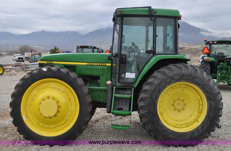 image for item F2292 2000 John Deere 7510 MFWD tractor