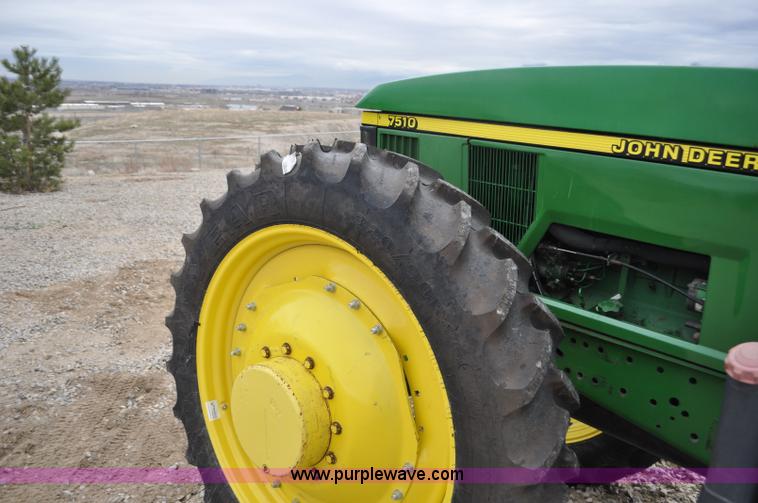 image for item F2292 2000 John Deere 7510 MFWD tractor