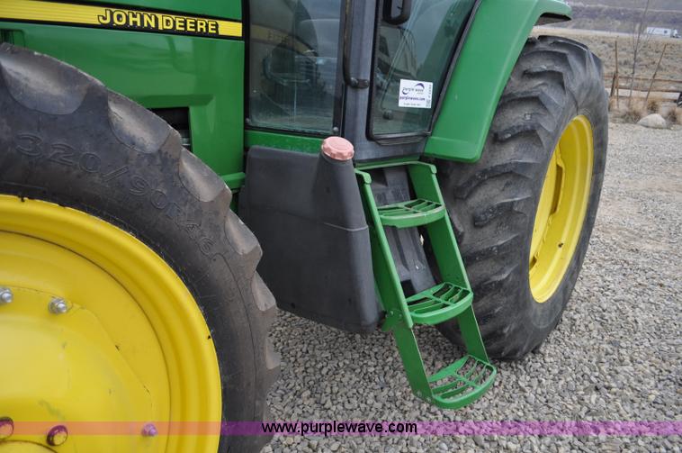 image for item F2292 2000 John Deere 7510 MFWD tractor