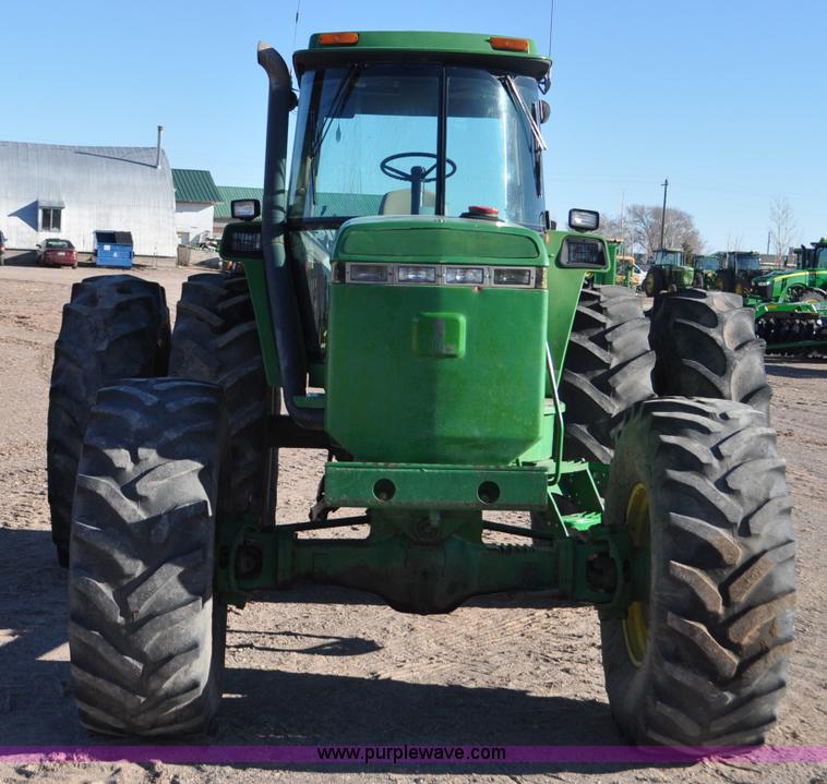 image for item F2293 1993 John Deere 4960 MFWD tractor