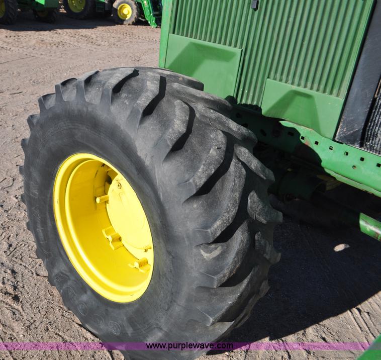image for item F2293 1993 John Deere 4960 MFWD tractor