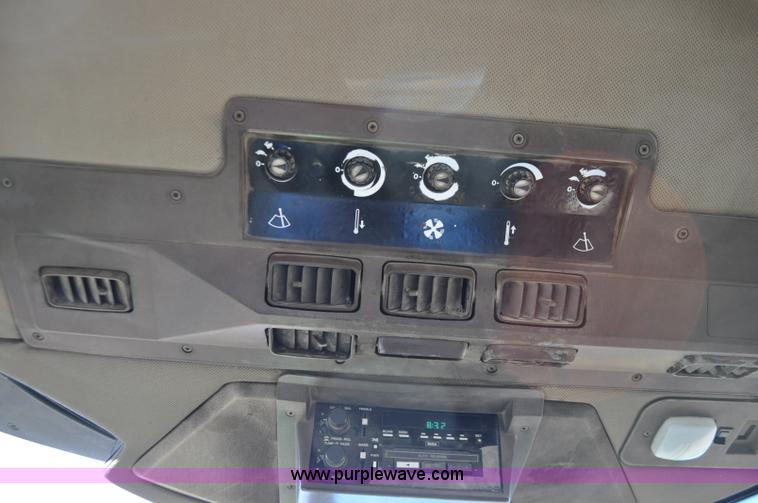 image for item F2293 1993 John Deere 4960 MFWD tractor