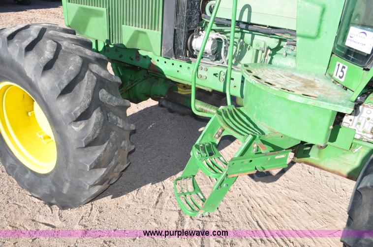 image for item F2293 1993 John Deere 4960 MFWD tractor