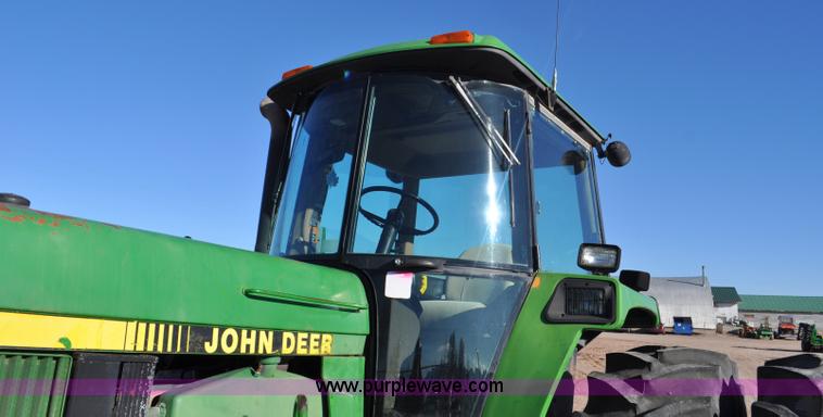 image for item F2293 1993 John Deere 4960 MFWD tractor