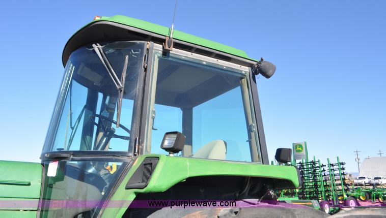 image for item F2293 1993 John Deere 4960 MFWD tractor