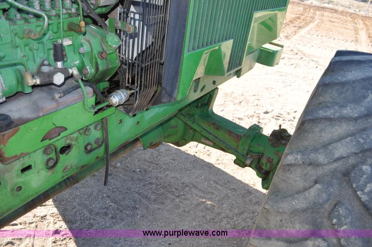 image for item F2293 1993 John Deere 4960 MFWD tractor