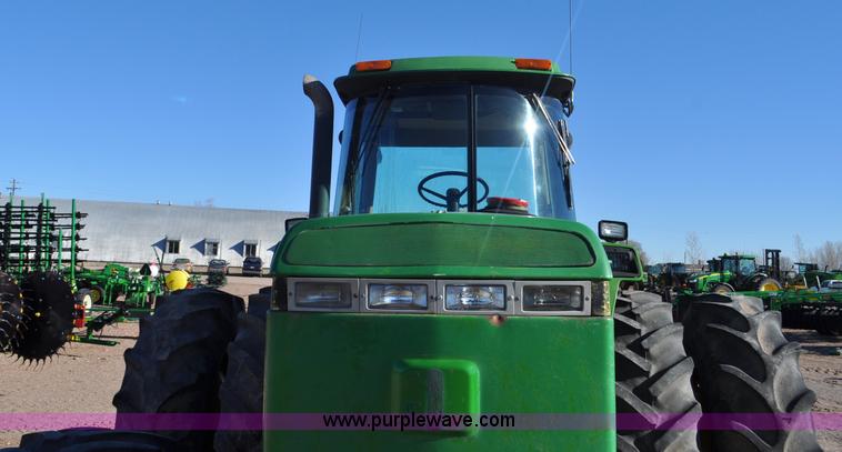 image for item F2293 1993 John Deere 4960 MFWD tractor