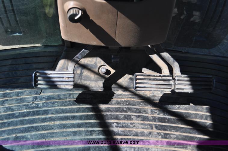 image for item F2300 1995 John Deere 8400 MFWD tractor