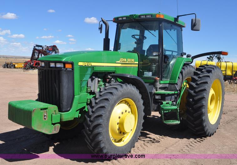 image for item F2301 2001 John Deere 8410 MFWD tractor