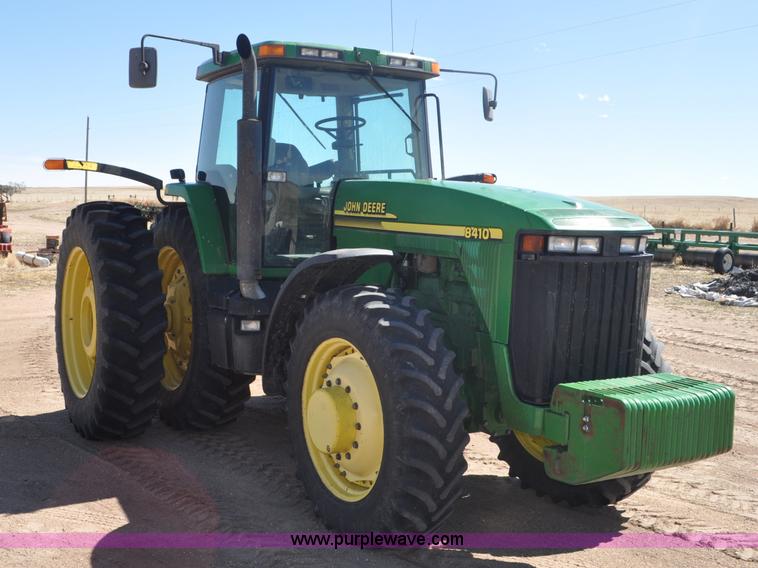 image for item F2301 2001 John Deere 8410 MFWD tractor